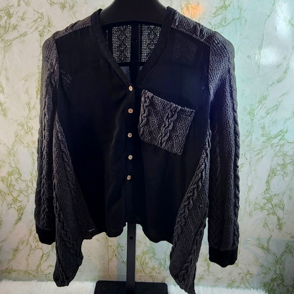 HOMMAGE Beautiful Sweater Top - Picture 1 of 10